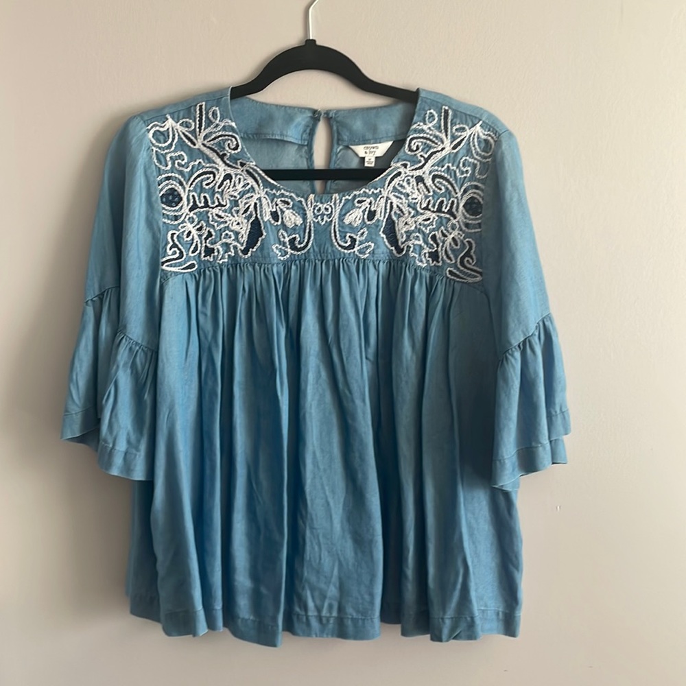 Like New- Crown & Ivy chambray top